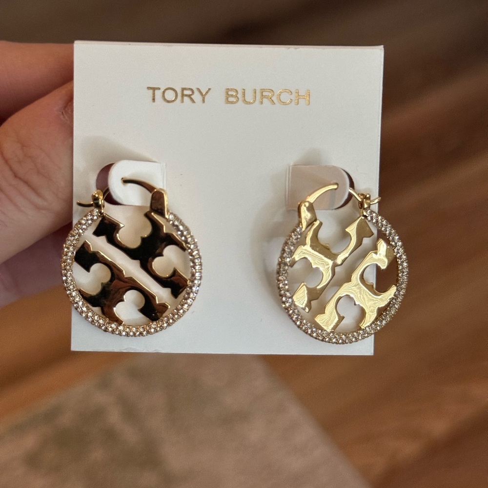 Nwt Tory Burch Gold rhinestone logo hoop Earrings - Picture 2 of 5